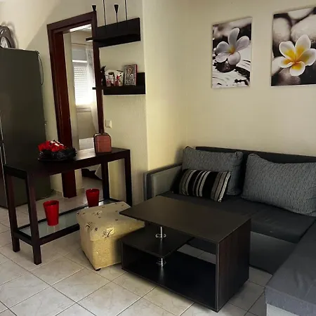 Pola Apartman Néa Szkióni