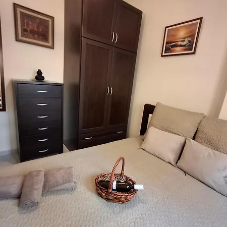 Pola * Nea Skioni